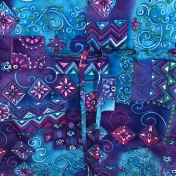 Vintage Printed Scrub Top V-Neck Short Sleeves Purple & Teal Pattern With Pocket - Picture 10 of 10